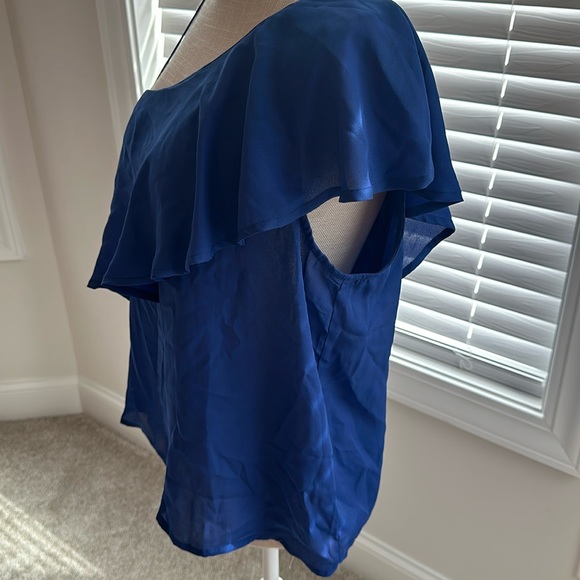 NEVERWORN. Half shoulder top. - Picture 4 of 5